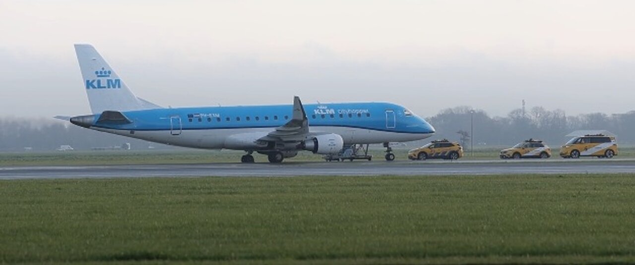 KLM plane gets a flat tire on the runway