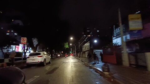 MotoVlog em uma noite fria e chuvosa