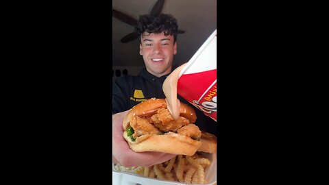 Follow for more ASMR videos🌮🍟 Credits: @dylaneatss_ #mukbang #asmr #fastfood #asmreating