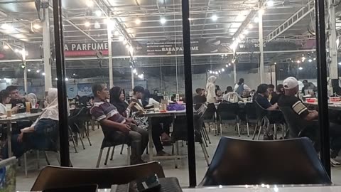 Family Time at the Café | Cozy Moments Together