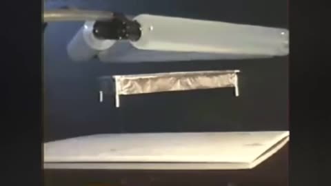 JLN Labs’ “unlinked lifter in a vacuum tube” shows a high-voltage wire"