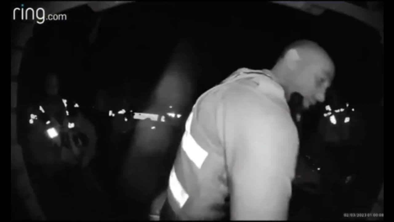 Police raid caught on Ring doorbell