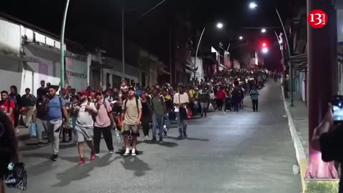 Thousands of migrants began walking from southern Mexico to US border despite Trump’s threats