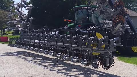 Massive Farming Equipment and How they Move From Farm to the Field#farmequipment#toolbar#cultivators