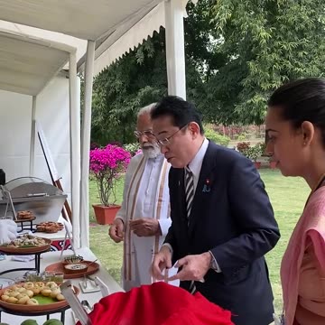 PM Modi & Japan’s PM Fumio Kishida Enjoy Golgappa – A Hilarious Cultural Exchange! 😄