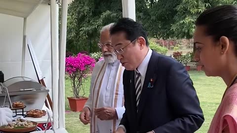 PM Modi & Japan’s PM Fumio Kishida Enjoy Golgappa – A Hilarious Cultural Exchange! 😄