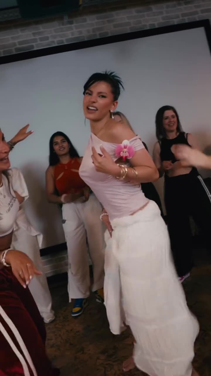 Ivana Santacruz 💃🏻 Dancing next to : @laura.delvecchio87 & @gisele.oesch