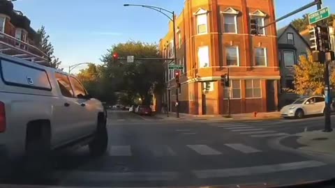 Chicago Libs are now following ICE vehicles, honking horns and shouting warnings to alert illegals