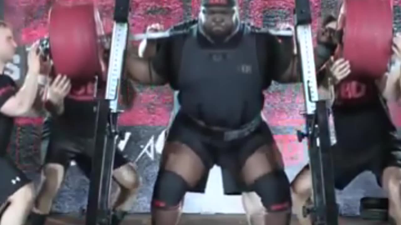 Ray Williams CRUSHES 490kg Raw Squat World Record! 🦍🔥