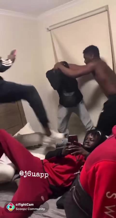 Dude With A Purse Gets Beat Up, Everyone Else Doesn’t Pay Attention To The Fight