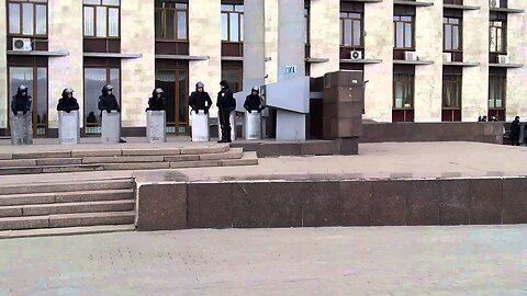 2014-03-12 - ⚠️ Ukraine crisis 2014: Donetsk police guarding City Hall