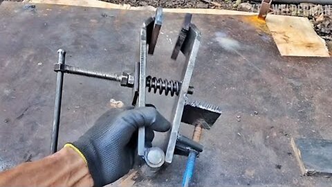 How to Make a Simple Bench Vise from Iron and Wood