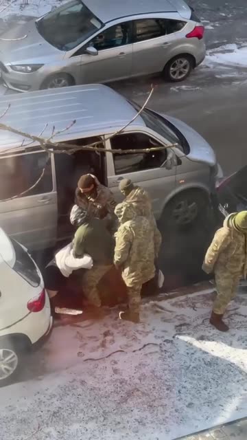 Four Draft Forces in Dnipro Try to Stop Volunteer From Going to the Front