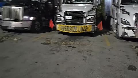 DOUCHE CANOE #truckesvlogs #truckdriver #ourtruckinglife #trucking #longhaultrucker