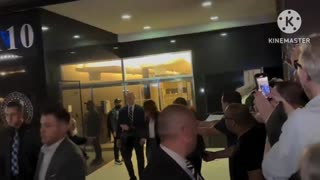 Julia Roberts shows off her effortless sense of style as she takes selfies with fans outside hotel
