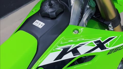 Unboxing 2025 Kawasaki KX250