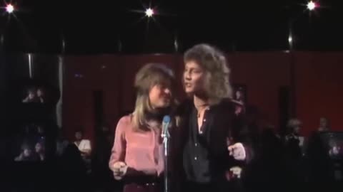 I love this song and watching Chris and Suzi singing together they look so at ease with each other