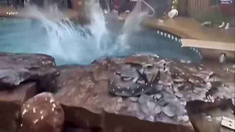 Imagine renting a house on Airbnb to relax and when you arrive you find this hell.