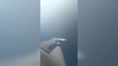 (Incredible Footage)Russian Su30 Trying to Drop Unguided Bombs Onto Ukrainian Surface Drone