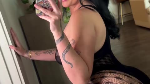 🍑 Back In Black Shaking Her Buns 💯🔥