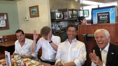 Dick Van Dyke & the Vantastix sing at Denny's #dickvandyke