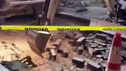 Florida rips down LGBTQ pride murals instead of putting more up.