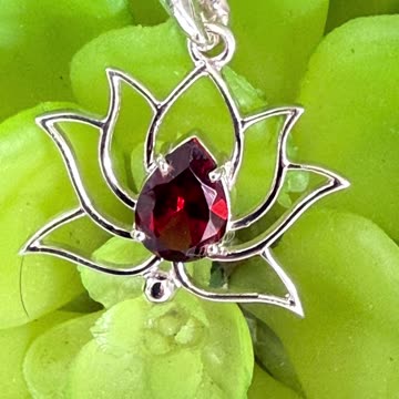 The lotus flower is a sacred symbol of rebirth, purity, and transformation⁣⁣ #crystaljewellery