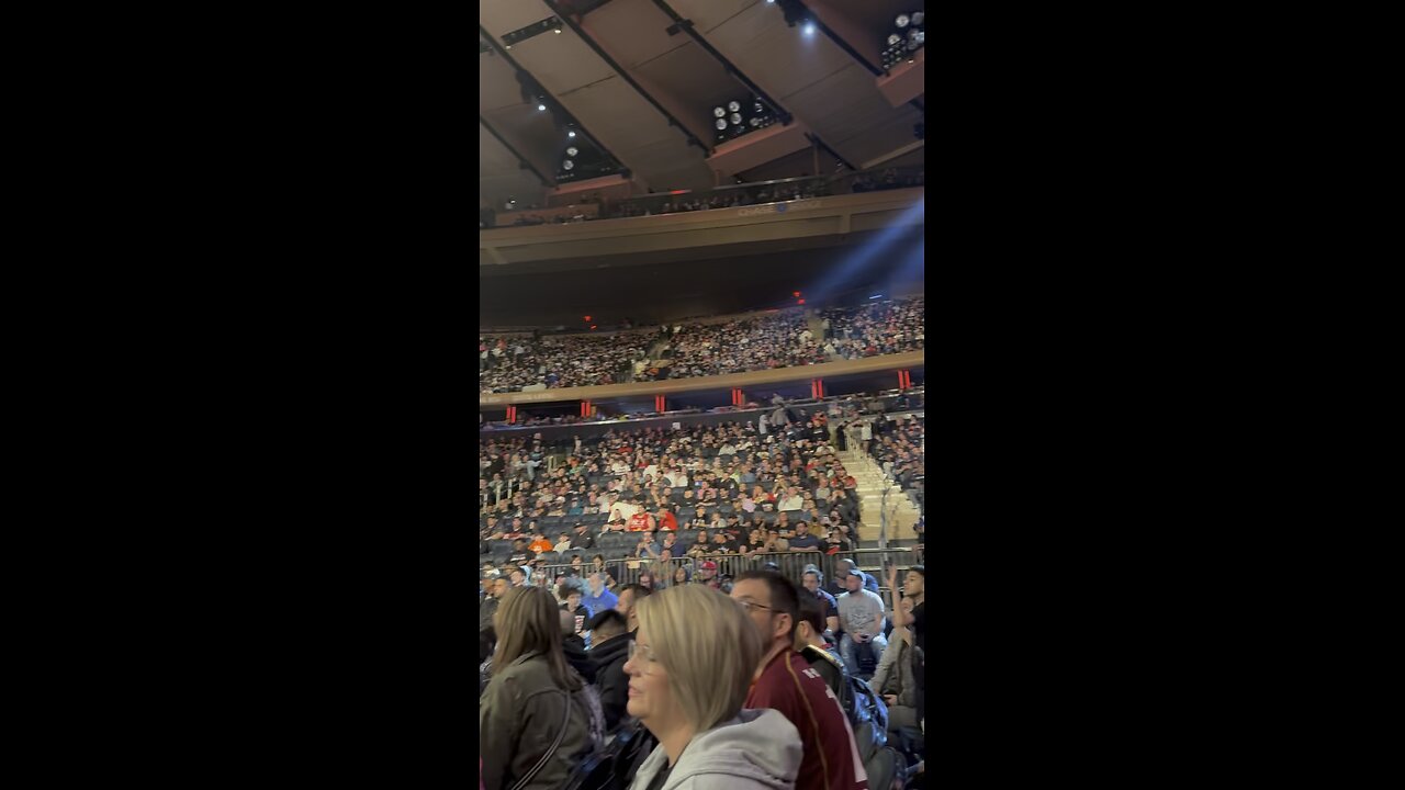 WWE Monday Night Raw Crowd