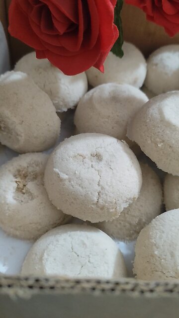Auntie’s handmade bhapa pitha — pure love in every bite.