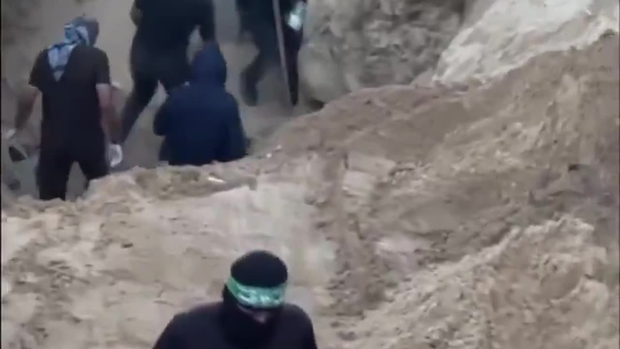 MUJAHIDEEN COMMANDOS HANDOVER RECOVERD BODY TO ENEMIES