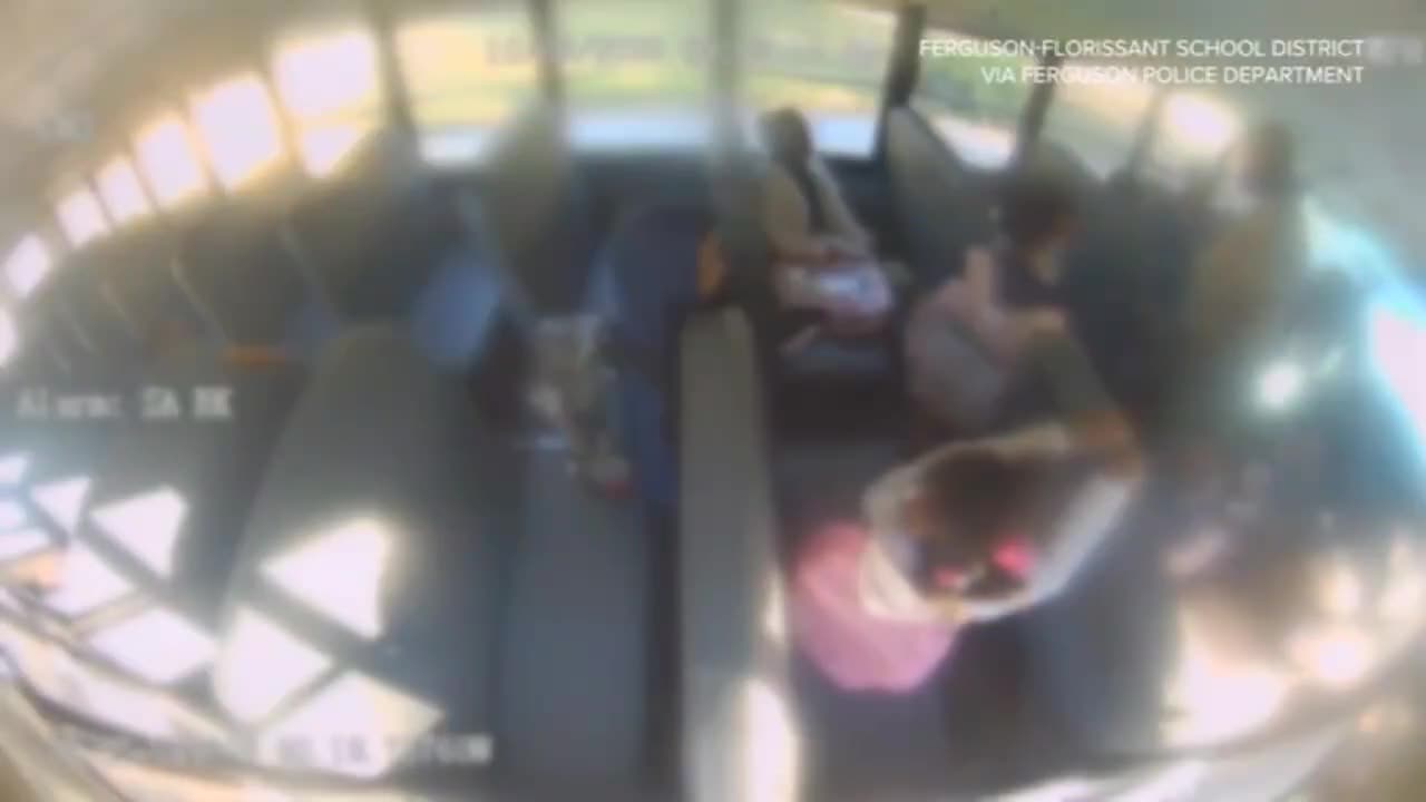 🚍DISTURBING: Maurice Fox, a Ferguson, MO, father, has been charged after allegedly boarding