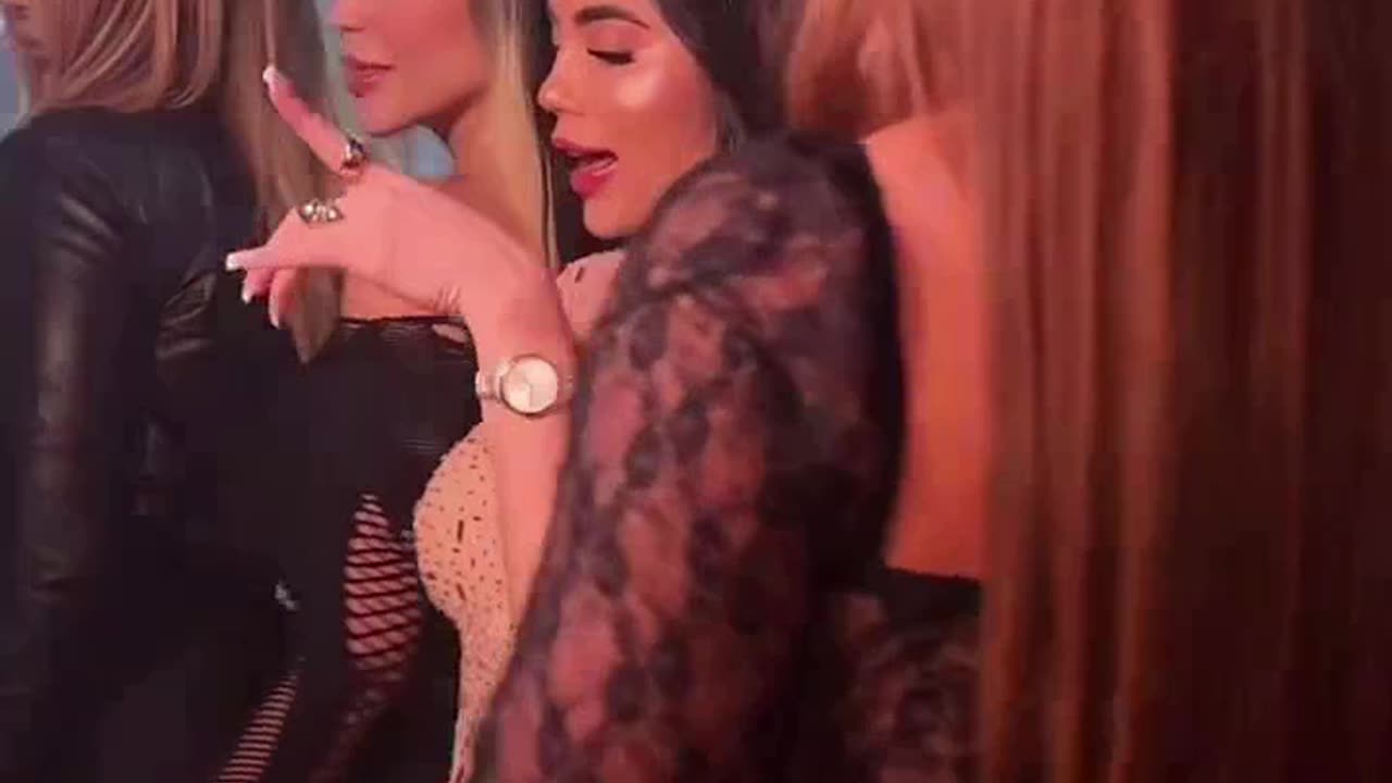 Hot sexy girls dancing in the club 💋🫦🍷 injoy club party 🎉