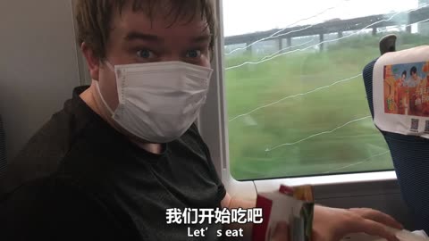 Pre-ordered a train meal, and it arrived as soon as I sat down—foreigners say: only in China!