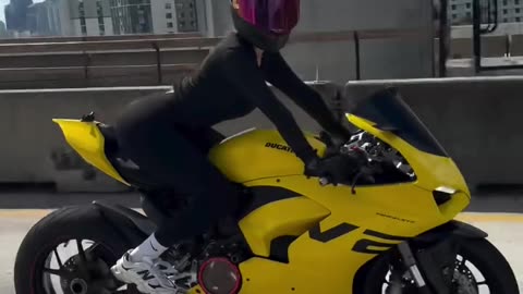 😏 PANIGALE V2 😎
