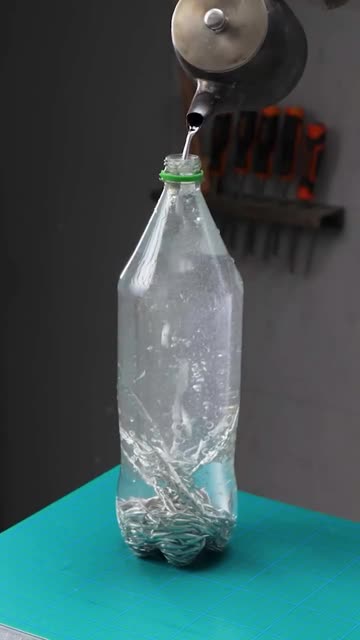 Hot metal + water bottle = unexpected result 😳