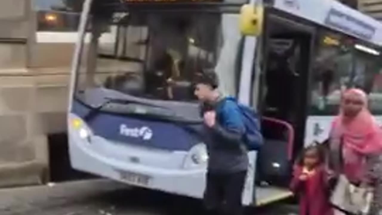 AS EXPECTED ANOTHER STREETSHITTER PAJEET BUS DRIVER CAUSING HAVOC IN UK