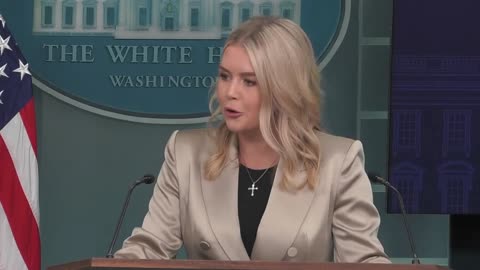 Leavitt vs Democrats- Explosive White House Briefing on Govt Shutdown - Breaking News - AC15