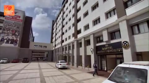 مسلسل الأزقة الخلفية الحلقة 521 مترجمة (نهاية الموسم 13)