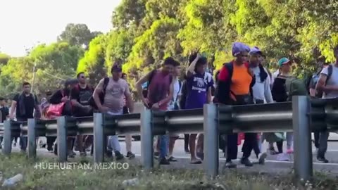 (2023) 1,000+ migrants have just broken through the Guardia barrier in Ciudad Juarez.