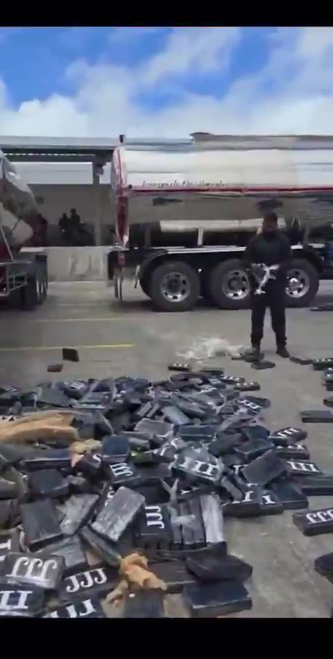 Venezuelan CICPC agents conducted uncovered hundreds of cocaine bricks