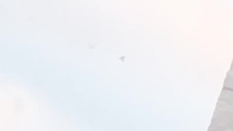 🛸😱 What is this? Looks like an airplane flying backwards.