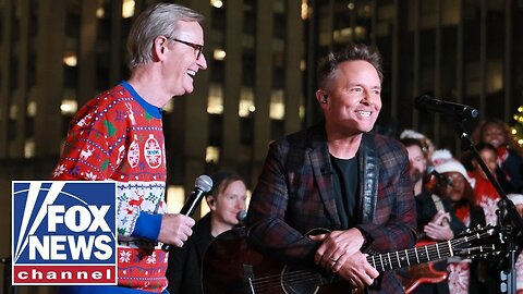Chris Tomlin sings ‘Holy Forever’ at Fox tree lighting