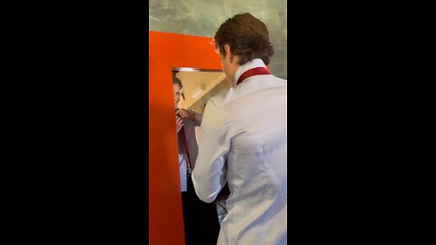 分享幕后花絮 ： 我觉得男人戴领带和摘领带的时候很有魅力诶 ， 你们同意吗？ 宝宝们 🤣🤣🤣🤣☺️☺️☺️☺️ 现在还在活动中哦～ 还不快下单 送给自己的爱人 💞 @gforever_