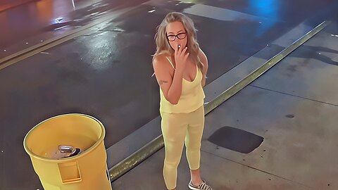 Candid Sexy Smoking Woman 667