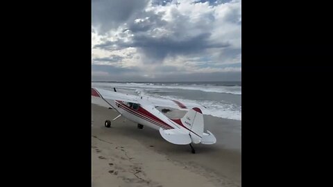 Cesna 172 Emergency Landing On Mission Beach California!