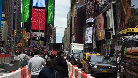 Walking Manhattan: Times Square (2019) 2