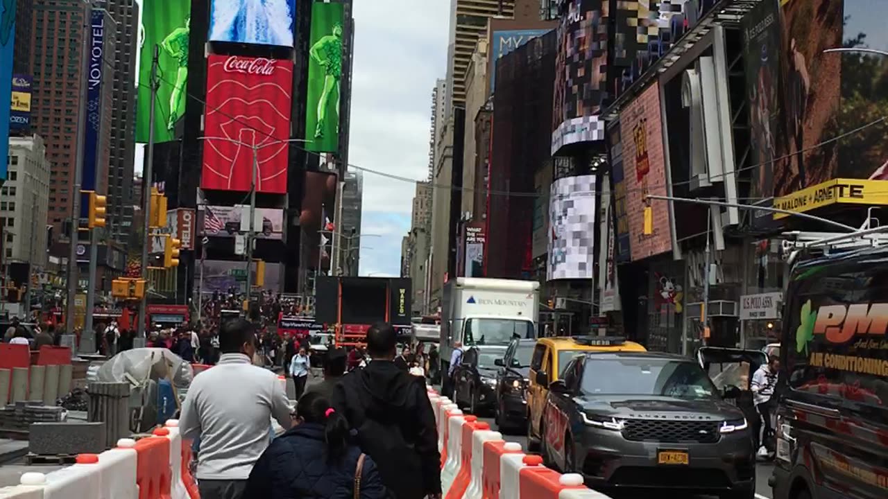 Walking Manhattan: Times Square (2019) 2
