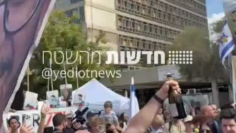 Champagne and excitement at Hatufim Square