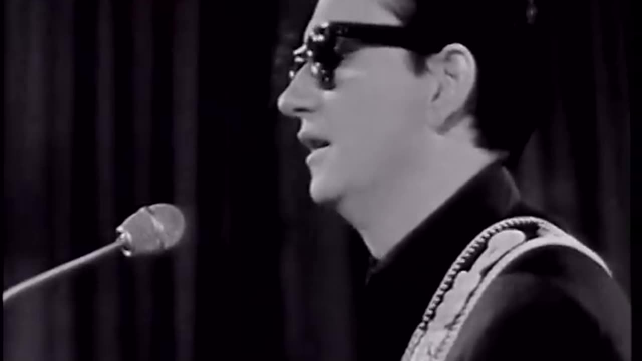Roy Orbison - Crying (Monument Concert 1965)
