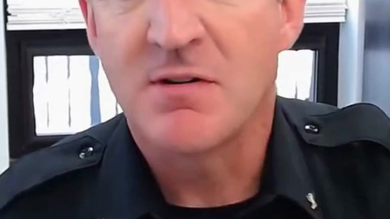 Should Police Officers Have Mandated Therapists for Commu...